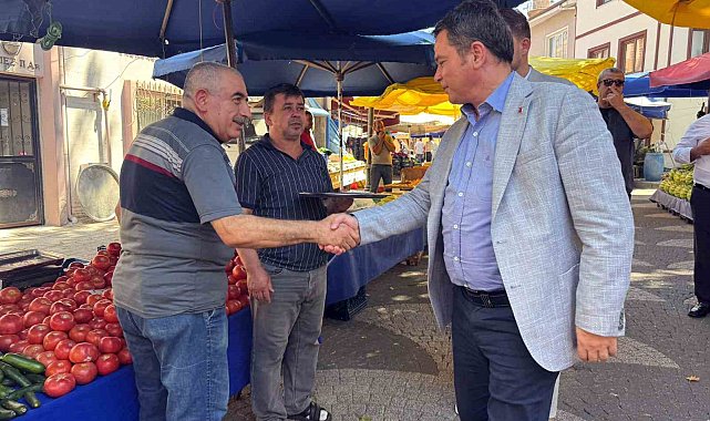 Başkan Aydın, Muradiye Pazarı'nda esnaf ve vatandaşla buluştu