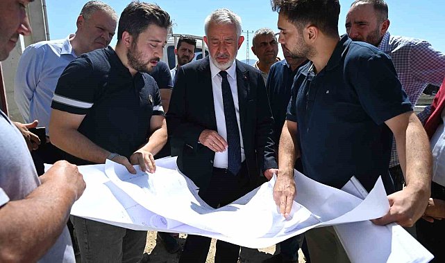 Başkan Başdeğirmen, Gül 2 Sanayi Sitesi'ndeki örnek dükkanları inceledi