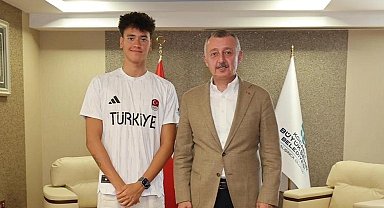 Başkan Büyükakın İzmitli şampiyonu kutladı