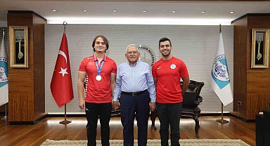 Başkan Büyükkılıç, dünya şampiyonu Arslan'ı ağırladı