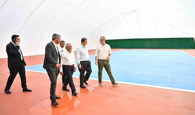 Başkan Büyükkılıç; üzeri kapatılan tenis kortları çalışmalarını inceledi