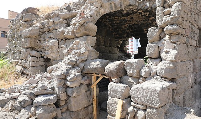 Başkan Çolakbayrakdar: "Kayseri'nin ilk medresesini kültür hazinemize yeniden kazandırıyoruz"