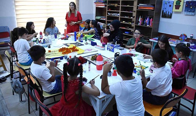 Başkan Çolakbayrakdar, "Türkiye'yi yarınlara taşıyacak nesilleri yetiştiriyoruz"