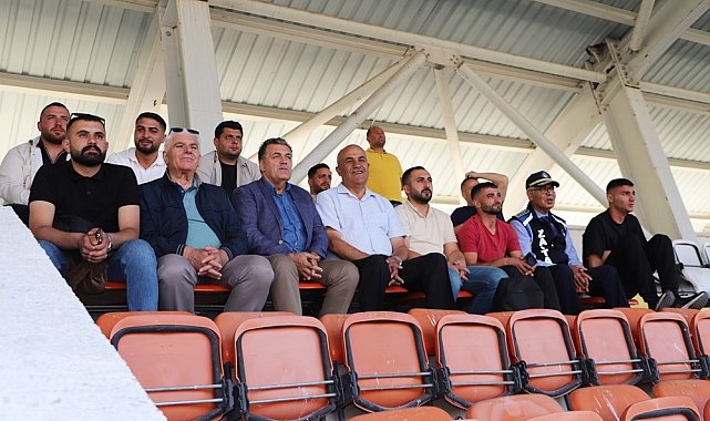 Başkan Demir, turnuva maçını tribünden izledi