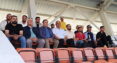 Başkan Demir, turnuva maçını tribünden izledi