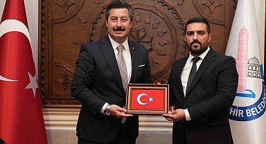 Başkan Ercan Özel ülkücü gençlikle omuz omuza