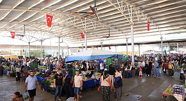 Başkan Kaya'dan Cuma Pazarı'na serinleten dokunuş