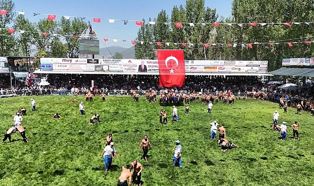 Başkan Pütün pehlivanları Seydikemer er meydanında yalnız bırakmadı