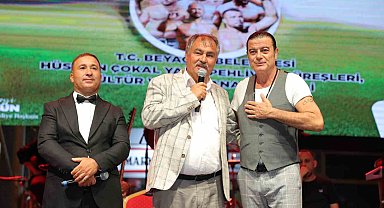 Başkan Pütün yerel sanatçılara sahip çıkarak gönüllüleri fethetti