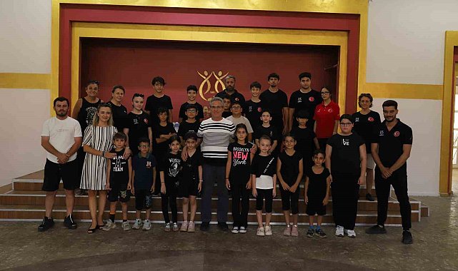 Başkan Tetik'ten Nazilli Belediyesi Halk Oyunları Topluluğu ile görüştü