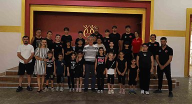 Başkan Tetik'ten Nazilli Belediyesi Halk Oyunları Topluluğu ile görüştü