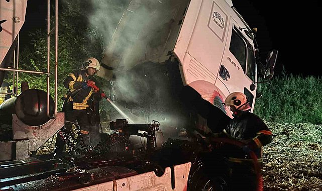 Batman'da park halindeki tır yandı