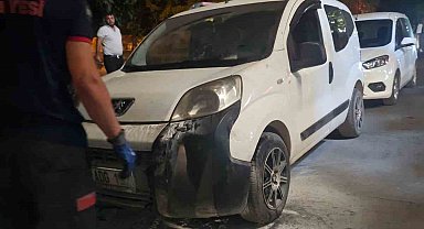 Batman'da yanan otomobili vatandaşlar söndürdü