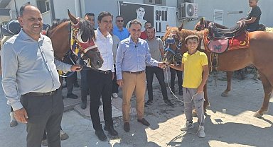 Baybatur Selendi'de esnaf ve partililerle buluştu