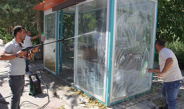 Bayburt'ta dolmuş durakları temizlenerek elden geçirildi