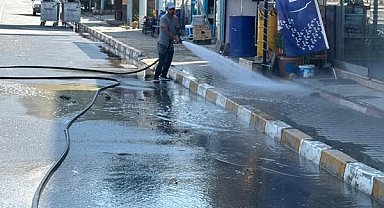 Bayırköy'de caddeler tazyikli su ile temizleniyor