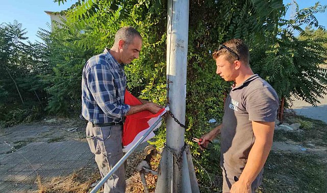 Bayrak direğinin boş kalmasına gönlü el vermedi
