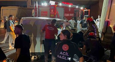 Bayrampaşa'da alkollü sürücünün kullandığı araç kamyonete çarptı: 3 yaralı