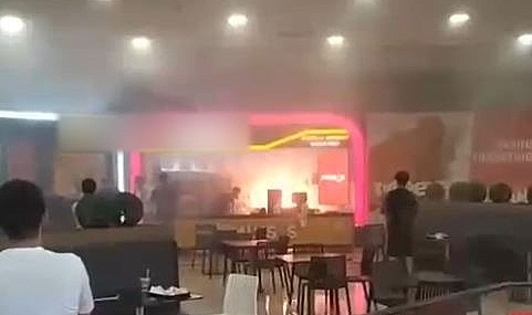 Beylikdüzü’nde AVM de yangın paniği
