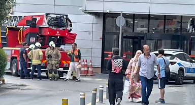 Beylikdüzü'nde AVM de yangın paniği
