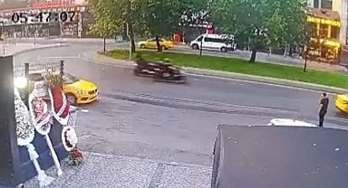 Beyoğlu'nda iş yerine silahlı saldırı güvenlik kamerasında: 1 tutuklama