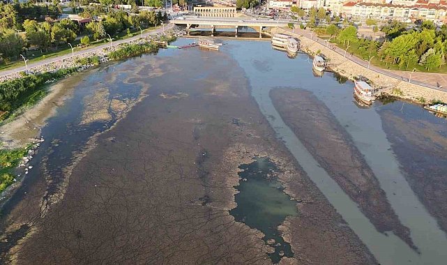 Beyşehir Gölü'nde sular çekildi, yeni adalar ortaya çıktı