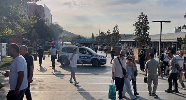Bıçakla geldi tek yumrukta yere serdi...O anlar kamerada