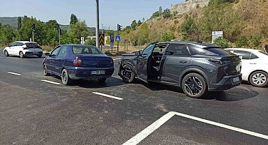 Bilecik'te iki otomobil çarpıştı: 1 yaralı