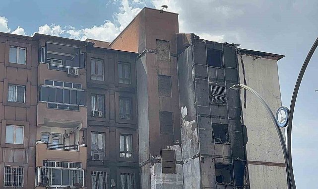 Binanın alt katındaki dükkanda çıkan yangında dumandan etkilenen 15 kişi yaralandı