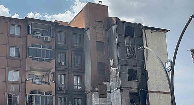 Binanın alt katındaki dükkanda çıkan yangında dumandan etkilenen 15 kişi yaralandı