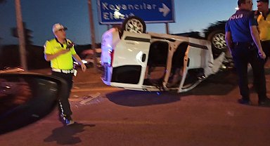 Bingöl'de hafif ticari araç ters döndü: 1 yaralı