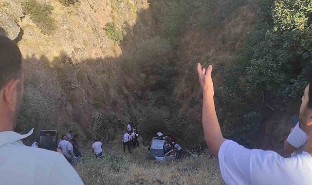 Bitlis'te otomobil uçuruma yuvarlandı: 1 ağır yaralı