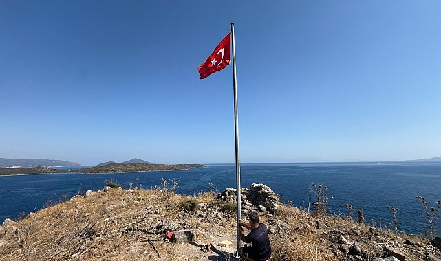 Bodrum Belediyesi kent genelinde yıpranmış bayrakları yeniliyor