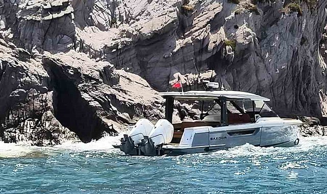 Bodrum'da arıza yapan tekne Çatal Adası'na oturdu, 3 kişi kurtarıldı