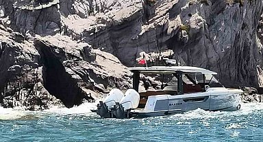 Bodrum'da arıza yapan tekne Çatal Adası'na oturdu, 3 kişi kurtarıldı