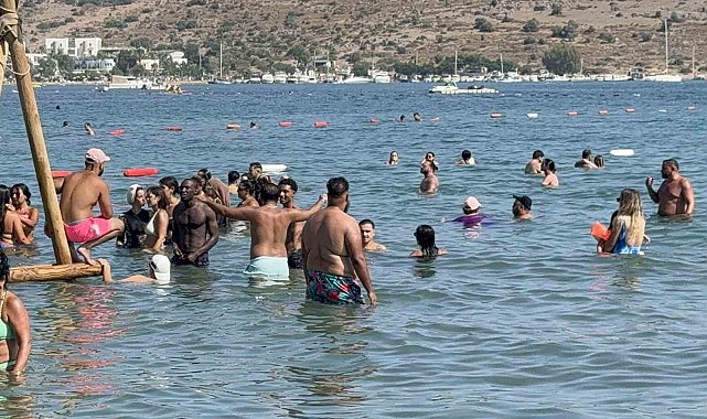 Bodrum'da sokaklar ve sahiller insan seline döndü