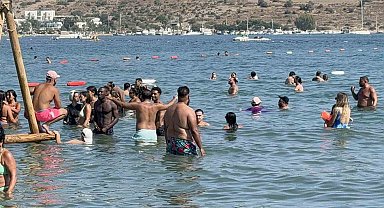 Bodrum'da sokaklar ve sahiller insan seline döndü