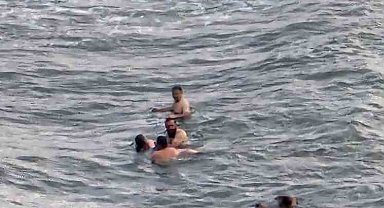 Boğulma tehlikesi geçiren 3 kadını vatandaşlar kurtardı