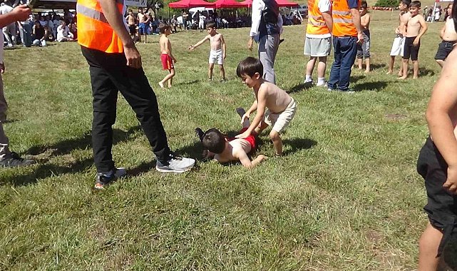 Bölgenin son Hacet Bayramı'nda miniklerin güreşleri eğlenceli anlara sahne oldu
