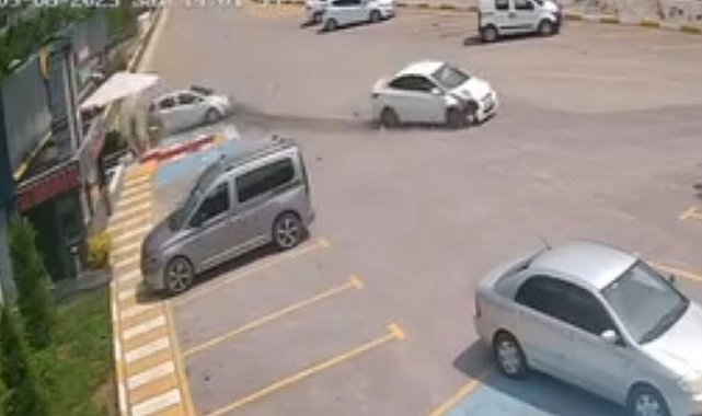 Bolu Dağı'nda otomobil, işletme otoparkına daldı