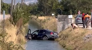 Bolu'da otomobil sulama kanalına uçtu