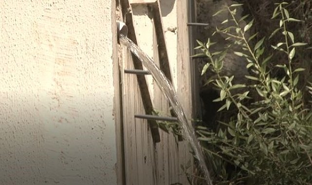 Boşa akan suyu belediye seyredince halk değerlendirdi