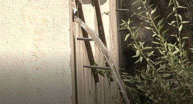 Boşa akan suyu belediye seyredince halk değerlendirdi