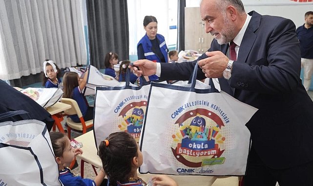 Bu ilçede öğrencilerin çanta ve kırtasiye setinin hepsi belediyeden