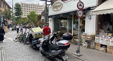 Bu sokakta trafik levhalarının hiçbir önemi yok