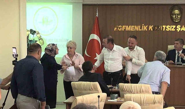 Burdur belediye meclisinde gergin anlar