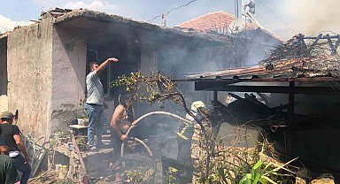 Burdur'da ahırda çıkan yangın eve sıçradı: 6 kişi dumandan etkilendi