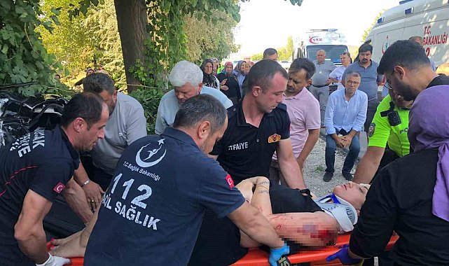 Burdur'da traktör otomobille çarpıştı: 4 yaralı