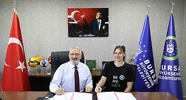 Bursa Büyükşehir Belediyespor Kadın Hentbol Takımı'nda imzalar atıldı