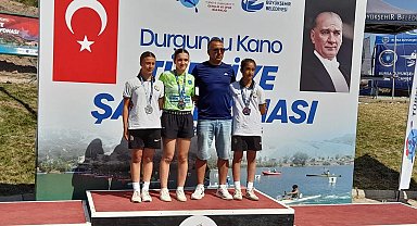Bursa Büyükşehir Belediyesporlu kanocular madalyaları topladı